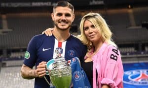 Икарди хотинини ишдан ҳайдади