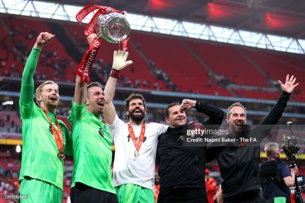 "Ливерпуль" посбони Испания клубига ўтмоқда