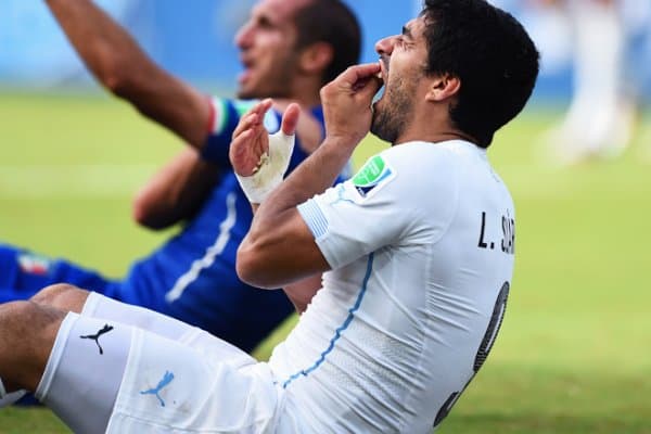 Майк Тайсон: Луис Суарес ҳам тишлаганми? Унга 3 млн доллар жарима солинганига ишонмайман