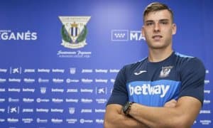 Лунинга янги жамоасида севимли рақамини беришмади