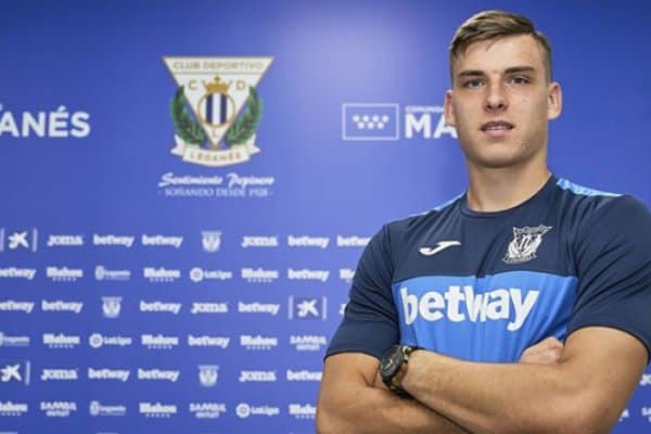 Лунинга янги жамоасида севимли рақамини беришмади