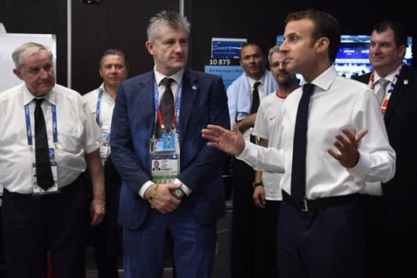 Финалдан сўнг Франция президенти Хорватия терма жамоаси кийиниш хонасига кирди (ФОТО)