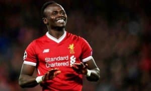 Садио Мане "Лестер"га қарши ўйиндан сўнг масжидга ҳашарга борди