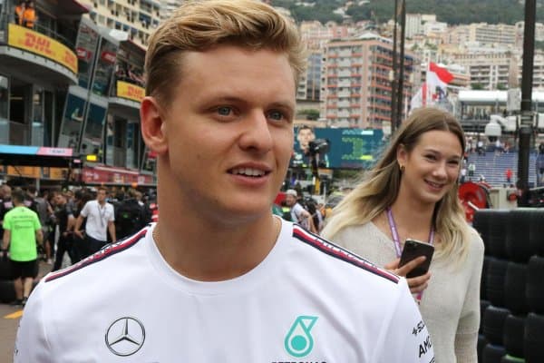 Афсонавий Шумахернинг ўғли “Формула-1”га қайтиши мумкин