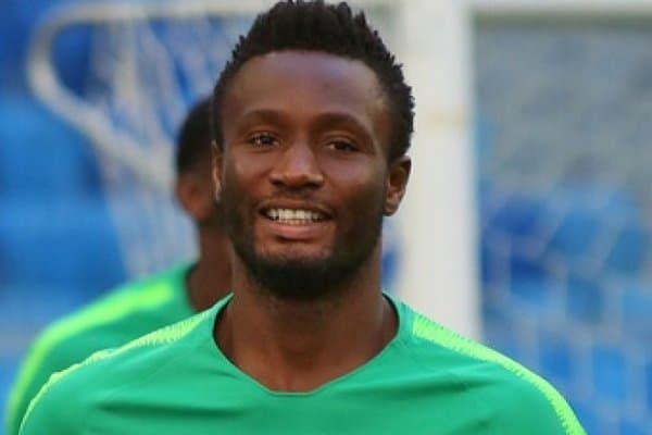 Жон Оби Микел яна Англияга қайтмоқда