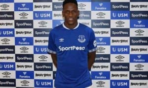 Йерри Мина "Эвертон"даги жамоадошлари билан гаров ўйнади