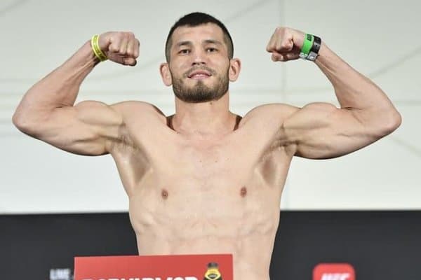 UFC 257. Маҳмуд Мурадов вазн ўлчаш маросида иштирок этди