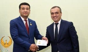 Спорт вазири Умид Аҳмаджоновга «Жисмоний тарбия ва спорт аълочиси» кўкрак нишонини топширди