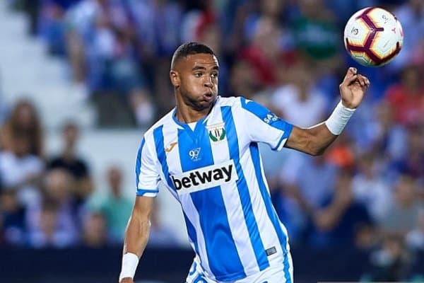 "Арсенал" ва "Боруссия Д" 22 ёшли марокашлик футболчи учун кураш олиб бормоқда