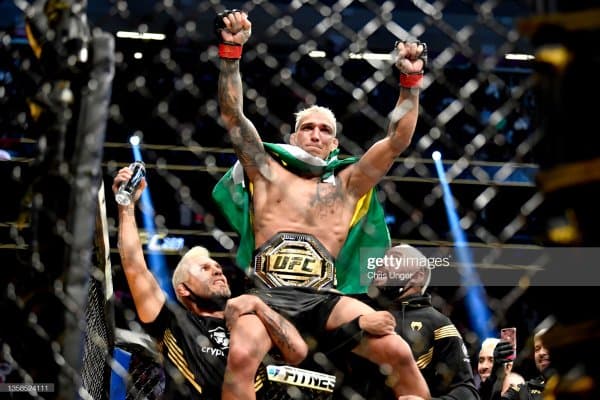 UFC 269. Тахтдан қулаган Аманда, камар йўлида яна бўғилган Порье (фото)