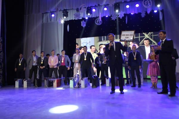 Ўзбекистон кубогини қўлга киритган АГМК футзал жамоаси 400 млн сўм билан мукофотланди