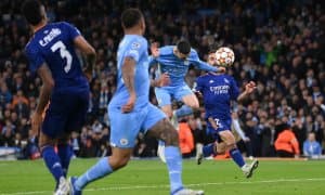 Мен чиққан жойларда кўпчилик оёққа туролмайди