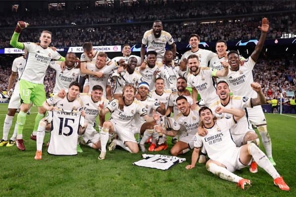 МЮ “Реал”нинг икки юлдузидан бирини танлайди