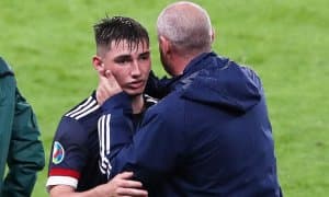 Сени ҳурмат қилишмайди, у ердан тезроқ кет!