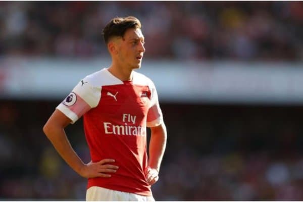 "Арсенал" Ўзилни трансферга қўйди