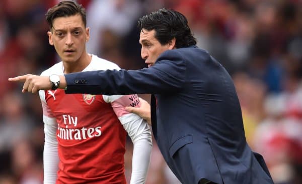 Ўзил Эмерига: Сен - мураббий эмассан