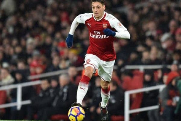 "Арсенал" раҳбарияти Ўзилни нега трансферга қўймоқчи?