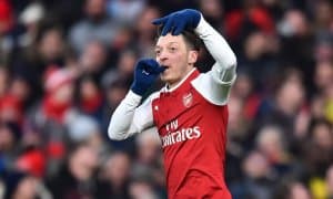 Ўзил "Арсенал"да қолиб, асосий таркибга кириш учун курашмоқчи