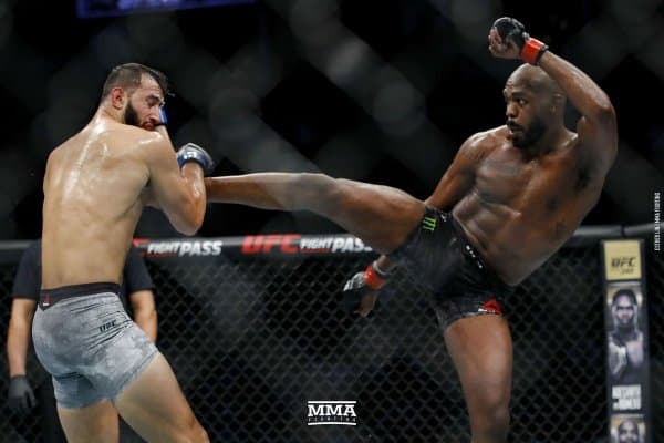 Жонс: Рейес мени қийнади!