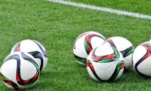 Перулик ҳимоячи ўз дарвозасига супер автогол урди (видео)