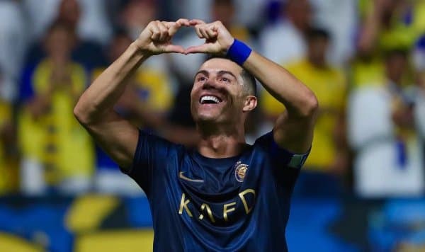 “Барса” ўйинчиси Роналдунинг ёнига боради