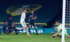 10 киши бўлиб қолган "Арсенал" сафардан очко қўлга киритди