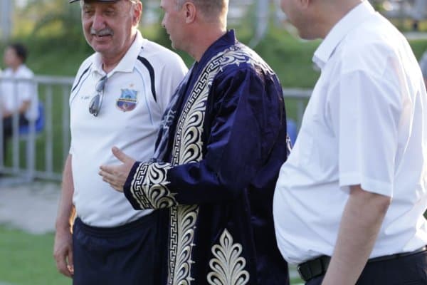 Юрий Саркисян "Нефтчи"нинг ўйинини майдон четидан кузатди ва янги мураббийга тўн кийдирди. Ўзи эса Фарғонага таклиф қилинди (Фото)