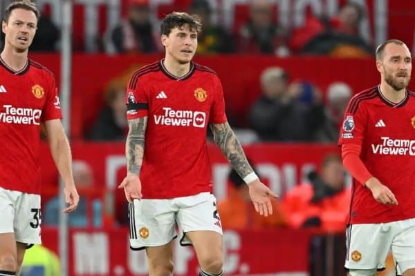 “Манчестер Юнайтед” уч футболчи билан хайрлашади