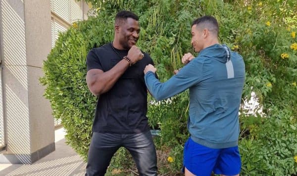 Роналду UFC жангчисига қимматбаҳо совға берди (фото)