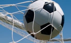 53 ёшли бош мураббий 30 метрдан гол уриб, уни сальто билан нишонлади