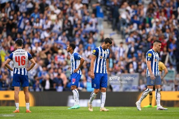 Португалия чемпионатида ҳам кураш сўнгги тургача давом этди (Якуний жадвал) 