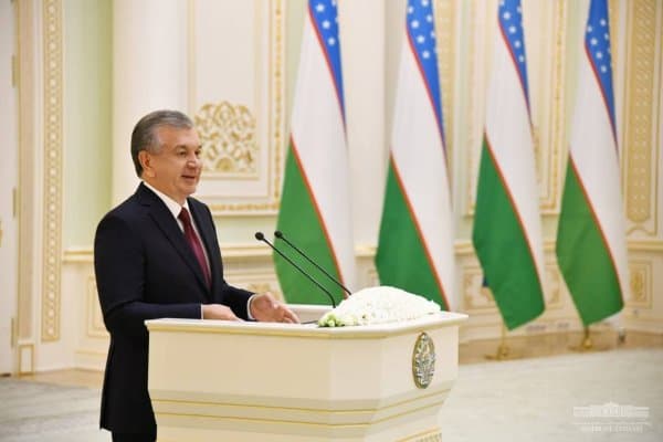 Шавкат Мирзиёев: "Хориждан легионер олиб келиш амалиётдан воз кечиб, маҳаллий спортчиларимизни тарбиялашга жиддий эътибор қаратадиган пайт келди"