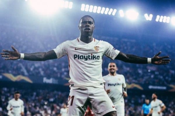 "Севилья" футболчиси гаровда нархи 1000 евро турадиган iPhone ютқазиб қўйди (ФОТО)