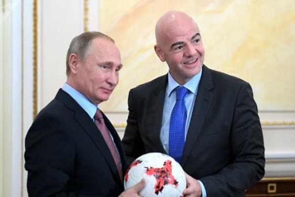 Путин Инфантинони давлат мукофоти билан тақдирлади (видео)