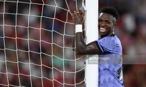 "Реал"нинг хавотирли ғалабаси, клуб мавсум дебютантидан бир соат давомида ортда борди