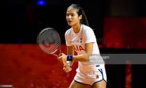 Мухлислар латофатли теннисчи Эмма Радукануни Англиянинг "Уотфорд" клубига ўхшатишди