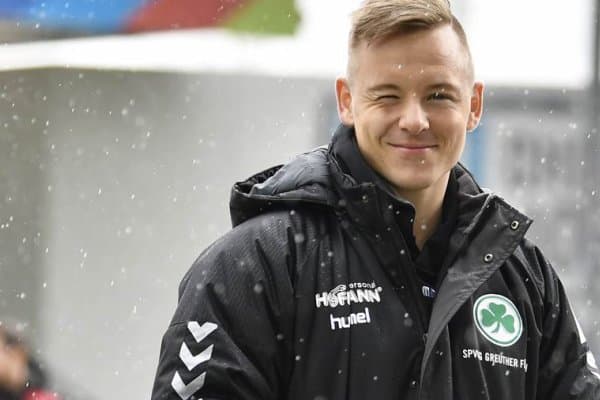 Эктор Купер кузатаётган Германиядаги футболчимиз Мануэль Янцер