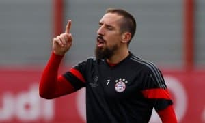 Ана холос! Рибери "Боруссия"дан учралган мағлубиятга чидай олмади ва журналистга қўл кўтарди