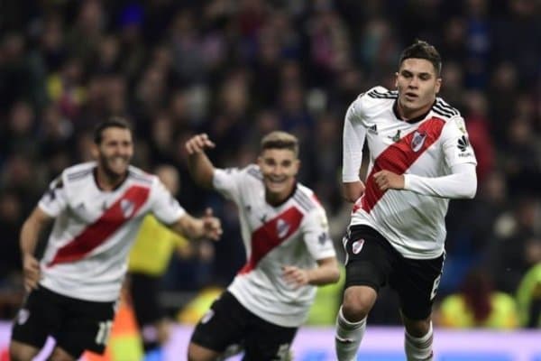 "Ривер Плейт" мухлислари Буэнос-Айресда яна тартибсизлик қилишди 