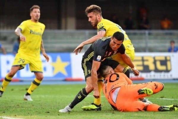 Роналду дебют учрашувида "Кьево" дарвозабонига жиддий жароҳат етказди