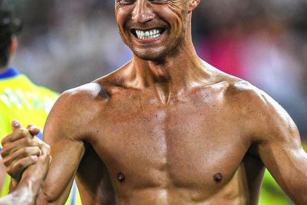 Карикатура. Роналдуга энди футболкасини ечиш шарт эмас 