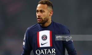 Ана холос! ПСЖ мухлислари Неймарнинг кетишини талаб қилмоқда!