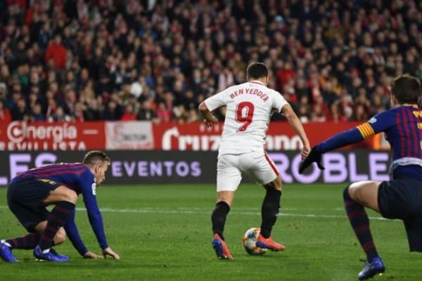 "Севилья" ҳужумчиси "Барселона" дарвозасига урган голини йўқолган футболчига бағишлади