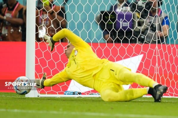 Мессининг пенальтисини қайтарган Шченсни тарихга кирди