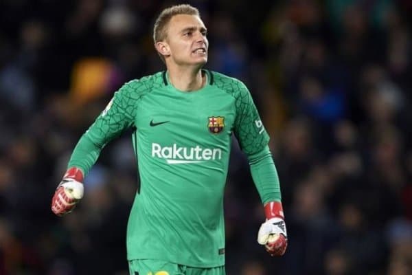 Яспер Силлессен: "Барселона" кетишимга тўсқинлик қилмоқда