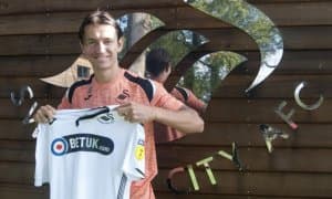 "Манчестер Сити" хавбеки "Суонси"га кўчиб ўтди