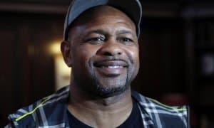 Рой Жонс Отабек Умаровни Ўзбекистон ММА ассоциацияси президенти бўлганлиги билан табриклади ёхуд у Тошкентга ташриф буюрадими?