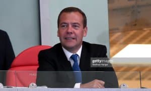 Россия собиқ президенти: "Агар бу спортчилар учун фойдали бўлса, нега йўқ?"