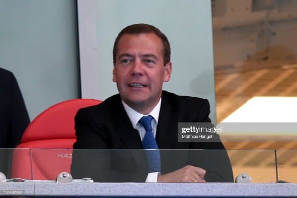 Россия собиқ президенти: "Агар бу спортчилар учун фойдали бўлса, нега йўқ?"