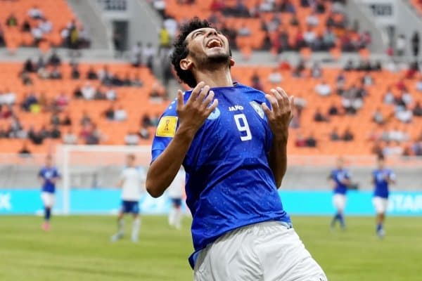 Ўзбек ҳужумчиси “Ливерпуль” нишонида. Россия клублари курашга қўшилди!